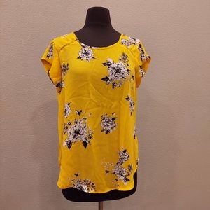 Cute yellow blouse